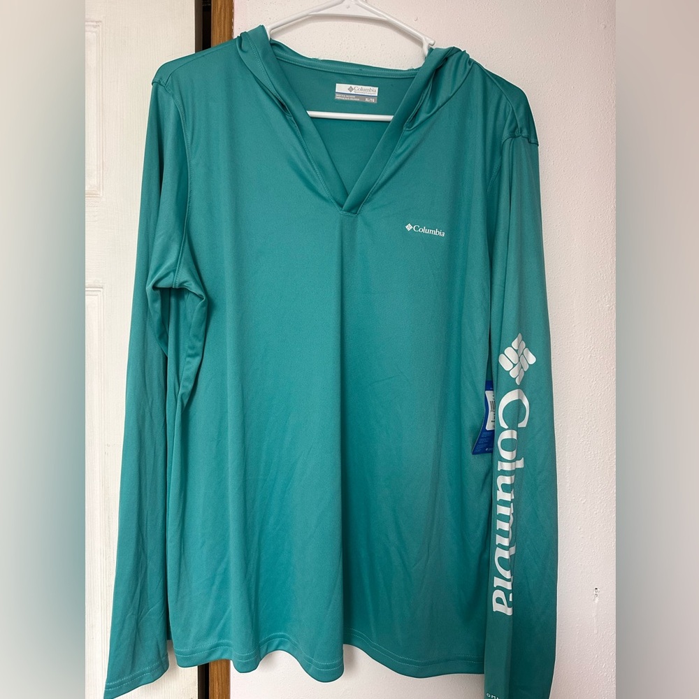 NWT Columbia long sleeve shirt with hood, size XL.